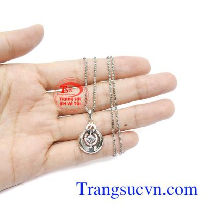 Bộ trang sức chế tác từ vàng 10k sáng bóng, bền đẹp.