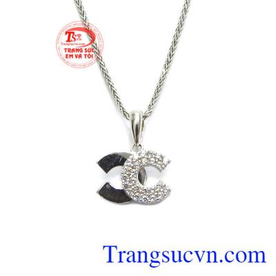 Sản phẩm chế tác từ vàng 10k bền đẹp, sáng bóng. Bộ trang sức channel Hàn Quốc tỏa sáng