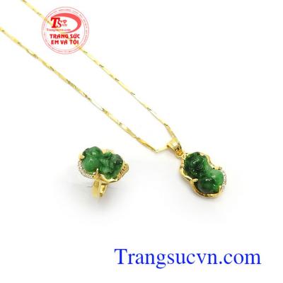 Mặt Dây Tỳ Hưu Thịnh Vượng được nhiều người ưa chuộng đeo bên mình như là lá bùa hộ mệnh cho bản thân. Bộ Trang Sức Tỳ Hưu Cát Tường