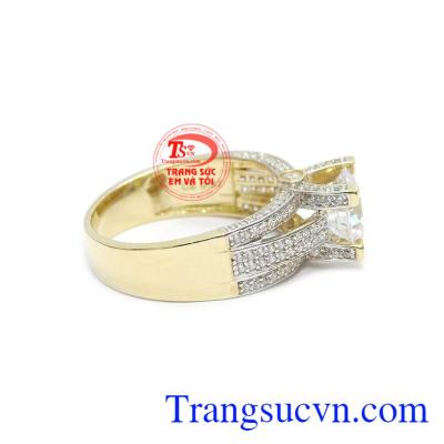 Sản phẩm là sự kết hợp hoàn hảo từ vàng tây 10k và đá Cz tạo cho chiếc nhẫn càng thêm nổi bật.