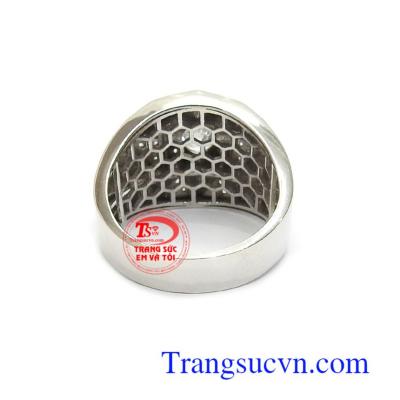 Sản phẩm dễ dàng kết hợp với nhiều trang phục và phụ kiện khác nhau