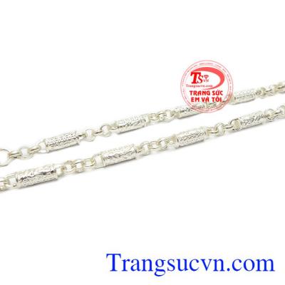 Với các chi tiết kim tiền mang đến cho người dùng sự may mắn và tài lộc