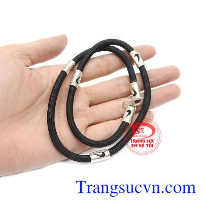 Dây dù bền đẹp, thích hợp làm quà tặng cho người thân và bạn bè.