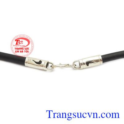 Dây da thích hợp với nhiều độ tuổi, phù hợp để làm quà tặng.