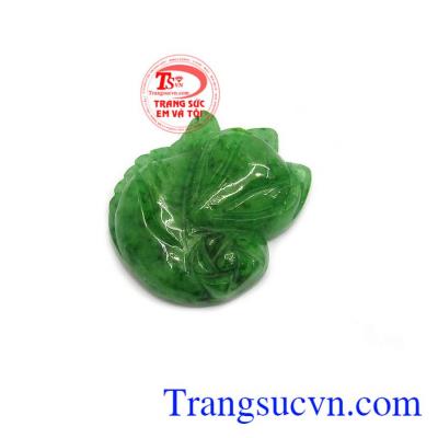 Hồ ly ôm hoa đẹp là sản phẩm ngọc cẩm thạch thiên nhiên