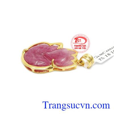 Ruby được biết đến là loại ngọc quý giúp tinh thần thư giãn, giấc ngủ được bình an. Mặt dây hồ ly ruby đẹp