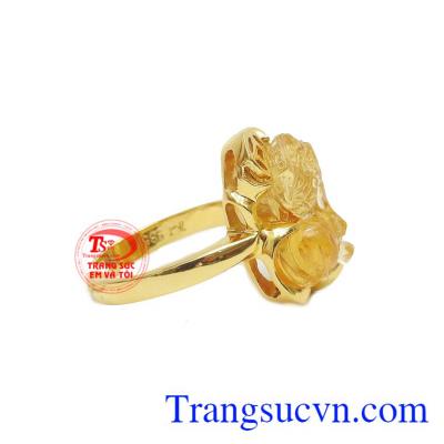 Sản phẩm thích hợp với nhiều độ tuổi, hợp với người mệnh kim và mệnh thổ. 