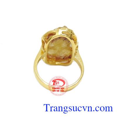 Nhẫn tỳ hưu được chạm khắc tinh tê, sáng tạo.