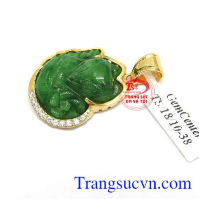 Mặt ngọc hồ ly khôn khéo là sản phẩm được chế tác từ ngọc phỉ thúy thiên nhiên