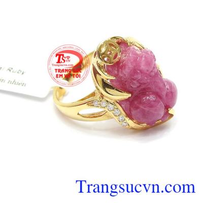 Nhẫn vàng màu tinh tế gắn tỳ hưu đá