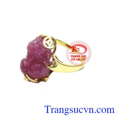 Nhẫn ruby tỳ hưu tài lộc là sản phẩm đá ruby thiên nhiên mang lại nhiều may mắn trong công việc kinh doanh