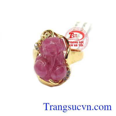 Nhẫn ruby tỳ hưu công danh là sản phẩm đá ruby thiên nhiên và mang ý nghĩa tượng trưng cho mặt trời