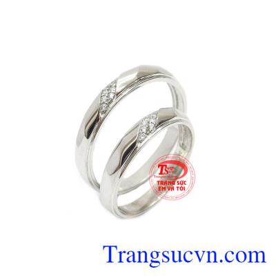 Đôi nhẫn cưới được bảo hành uy tín, khắc chữ miễn phí và giao hàng toàn quốc