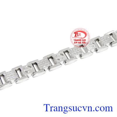 Thiết kế trẻ trung, năng động và hợp thời trang sẽ giúp phái mạnh luôn tự tin và thể hiện cá tính.