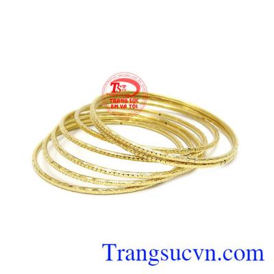 Vòng tuần 18k sang trọng được thiết kế tinh tế, đẹp mắt thích hợp với nhiều độ tuổi.