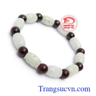 Chuỗi tay cẩm thạch granat may mắn kết hợp độc đáo, mang nét sang trọng, tinh tế cho sản phẩm