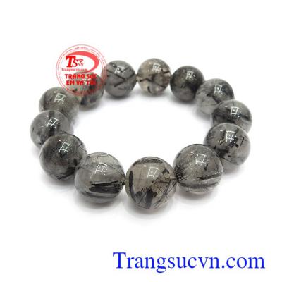 Chuỗi tay thạch anh tóc quyền lực 17 ly có tác dụng rất tốt trong phong thủy, giúp người đeo gặp nhiều may mắn và thành công trong cuộc sống