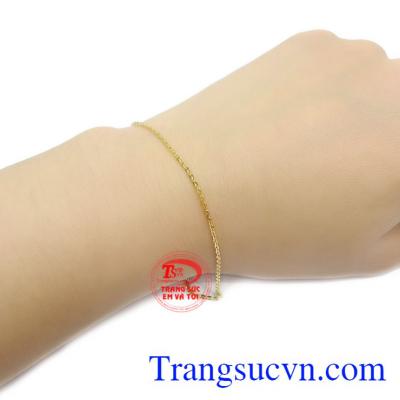 Lắc tay giúp phái nữ thêm dịu dàng và đẹp hơn trong mắt người nhìn.