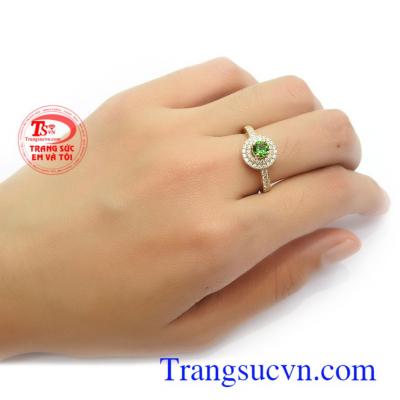 Nhẫn Diopside phù hợp làm quà tặng cho người bạn yêu thương những dịp ý nghĩa