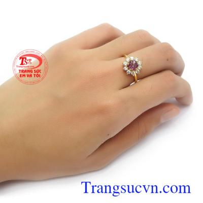 Nhẫn Nữ Granet tài lộc 14k là món quà tuyệt vời dành tặng người bạn yêu thương