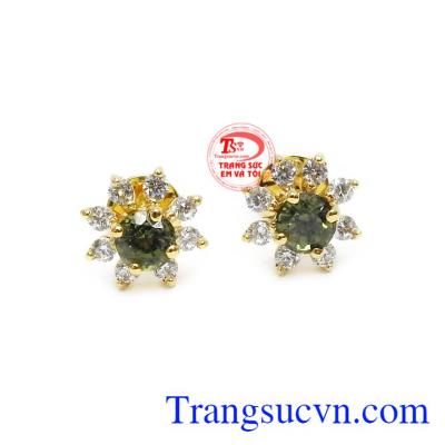 Hoa tai Sapphire may mắn 14k là một thiết kế mới vô cùng sang trọng và quyến rũ. 