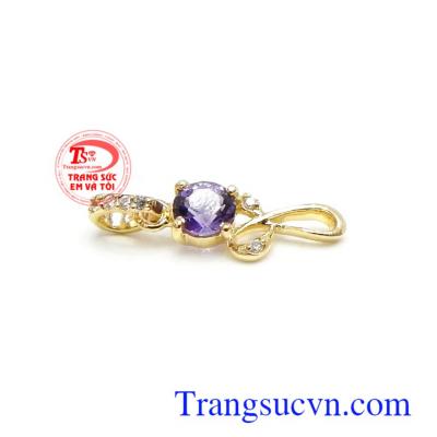 Sản phẩm giúp cải thiện giấc ngủ, tăng cường trí nhớ, đem tới sự bình an và may mắn. Mặt dây thạch anh tím quý phái