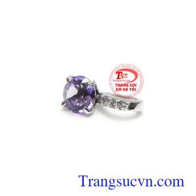 Mặt dây chuyền vàng tay đá quý