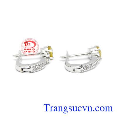 Sự kết hợp giữa vàng trắng và sapphire vàng mang đến cho người dùng một sản phẩm sang trọng mang thiên hướng của hoảng tộc.