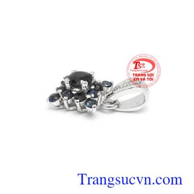 Mặt dây Sapphire may mắn phù hợp nhiều loại dây chuyền khác nhau