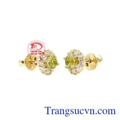 Hoa tai vàng peridot an nhiên là một sản phẩm mới, tinh tế và sang trọng.