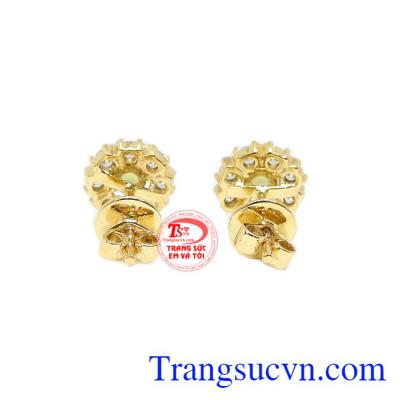 Hoa tai thiết kế dạng nụ, dễ dàng sử dụng, thích hợp làm quà tặng cho người thân và bạn bè.