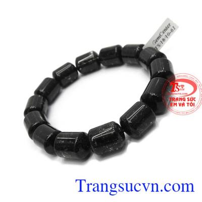 Thạch anh tóc đen mệnh thủy và mệnh mộc mang lại nhiều may mắn, tài lộc cho người đeo