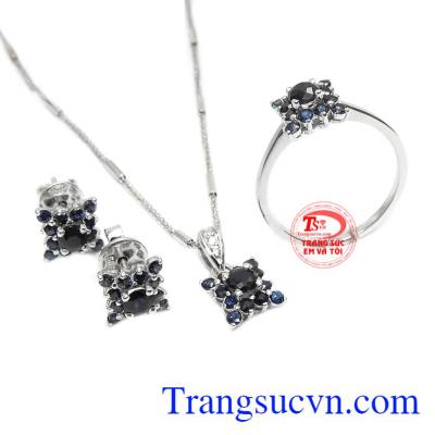 Sự kết hợp hài hòa tạo nên sản phẩm quyến rũ cho phái đẹp. Bộ trang sức sapphire phú quý