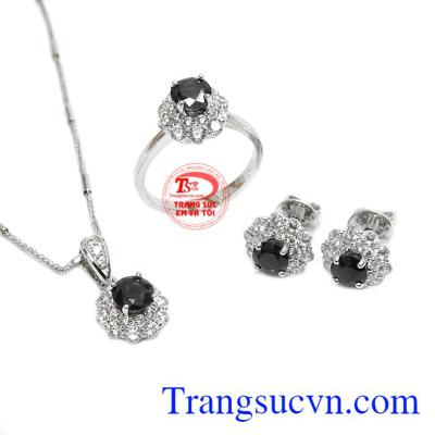 Sản phẩm bảo hành uy tín, giao hàng toàn quốc. Bộ trang sức sapphire hưng vượng
