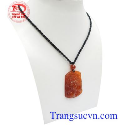 Mặt dây mã não chạm khắc hưng thịnh có thể làm giảm tính bảo thủ, áp lực, hóa giải những sự cãi vã, mâu thuẫn đem lại sự bình yên và may mắn