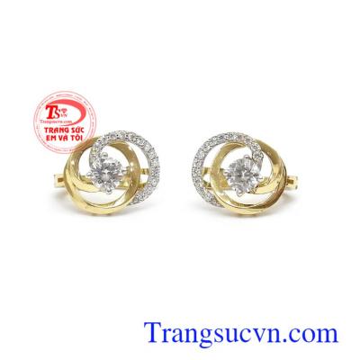 Hoa tai vàng 18k đẳng cấp đeo hợp thời trang mang lại sự dịu dàng, cá tính và phong cách cho phái đẹp