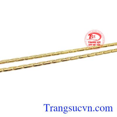 Thiết kế chắc chắn, kiểu dáng mạnh mẽ sẽ giúp phái nữ thể hiện cá tính mình.