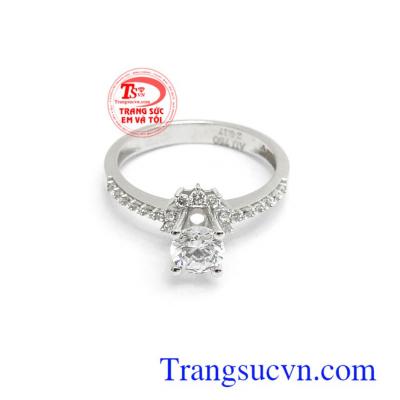 Nhẫn 18k đính đá phong cách độc đáo