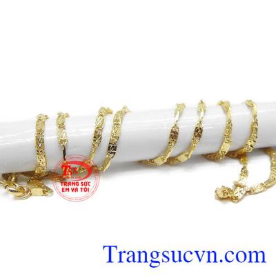 Dây chuyền vàng thích hợp làm quà tặng cho người thân của bạn.