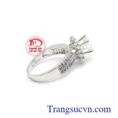 Nhẫn nữ vàng trắng thanh lịch phù hợp làm quà tặng ý nghĩa cho người yêu thương