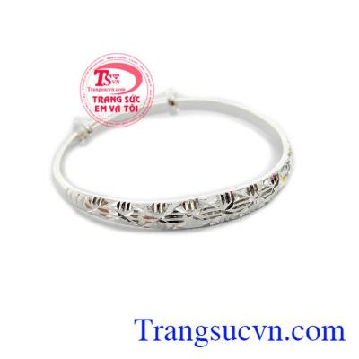 Vòng tay bạc trẻ em
