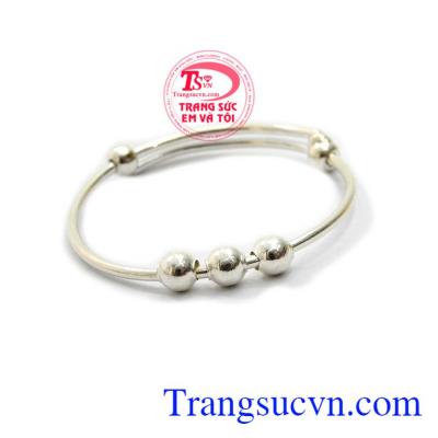 Vòng tay bạc cho bé yêu