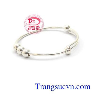 Sản phẩm dễ đeo cho bé, chỉnh được size tay dễ dàng đeo cho bé