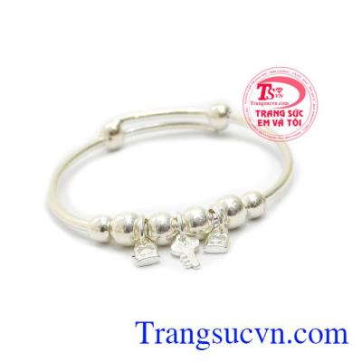 Vòng tay bạc trẻ em