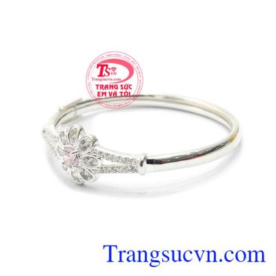 Vòng tay bạc trẻ em