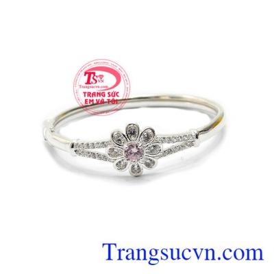 Vòng tay bông hoa xinh xắn