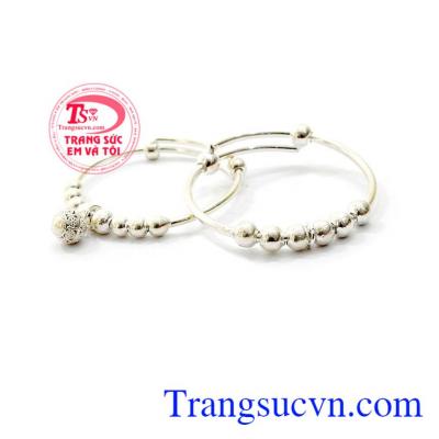 Vòng tay bạc đáng yêu