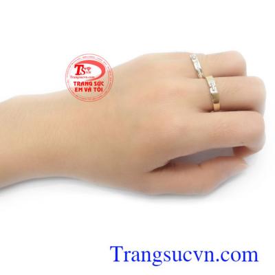 Nhẫn cưới kiểu dáng sang trọng, tinh tế cho đôi bạn trẻ