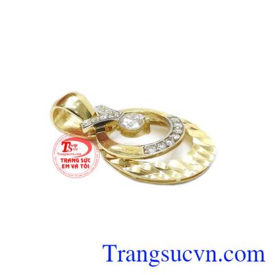 Sản phẩm phù hợp để làm quà tặng cho người phụ nữ của bạn trong những dịp quan trọng. Mặt dây nữ sang trọng 18k