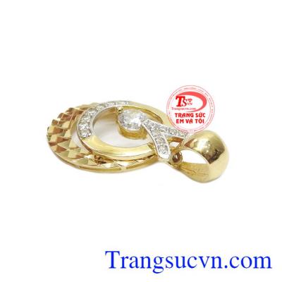 Mặt dây chế tác từ vàng 18k, bền đẹp và sáng bóng. Mặt dây nữ sang trọng 18k